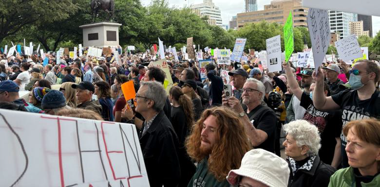 “Mordeton post mordeto, oni povas prepari nin por pripensi la antaŭe-nepenseblan” 